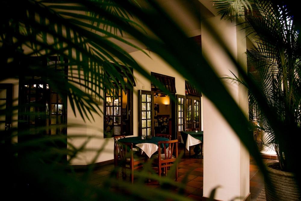 Bronte Hotel Хараре Екстер'єр фото